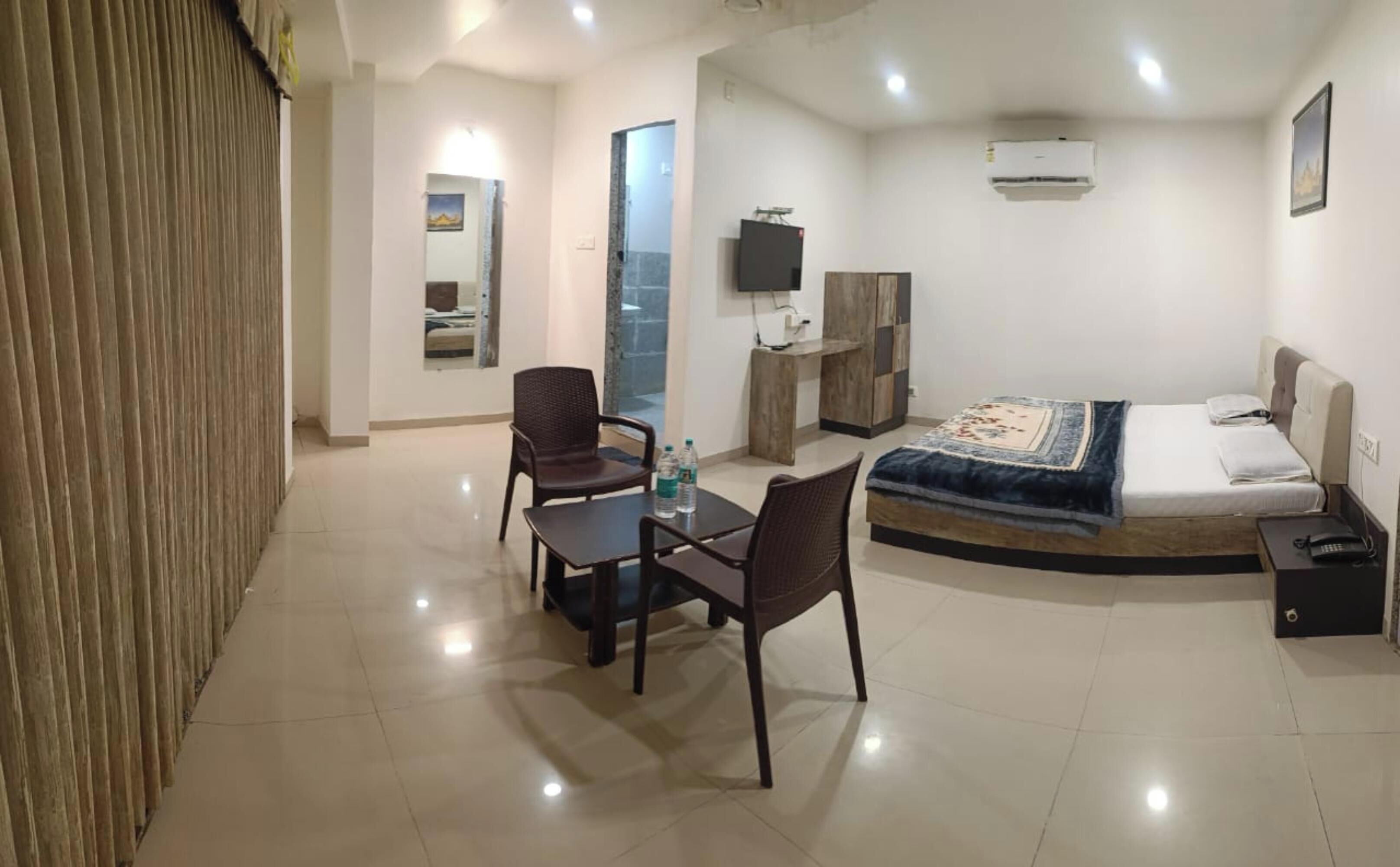Deluxe Double Room, City View | Desk, WiFi (free)