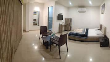 Deluxe Double Room, City View | Desk, WiFi (free)