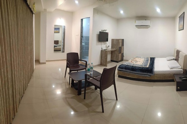 Deluxe Double Room, City View | Desk, WiFi (free)