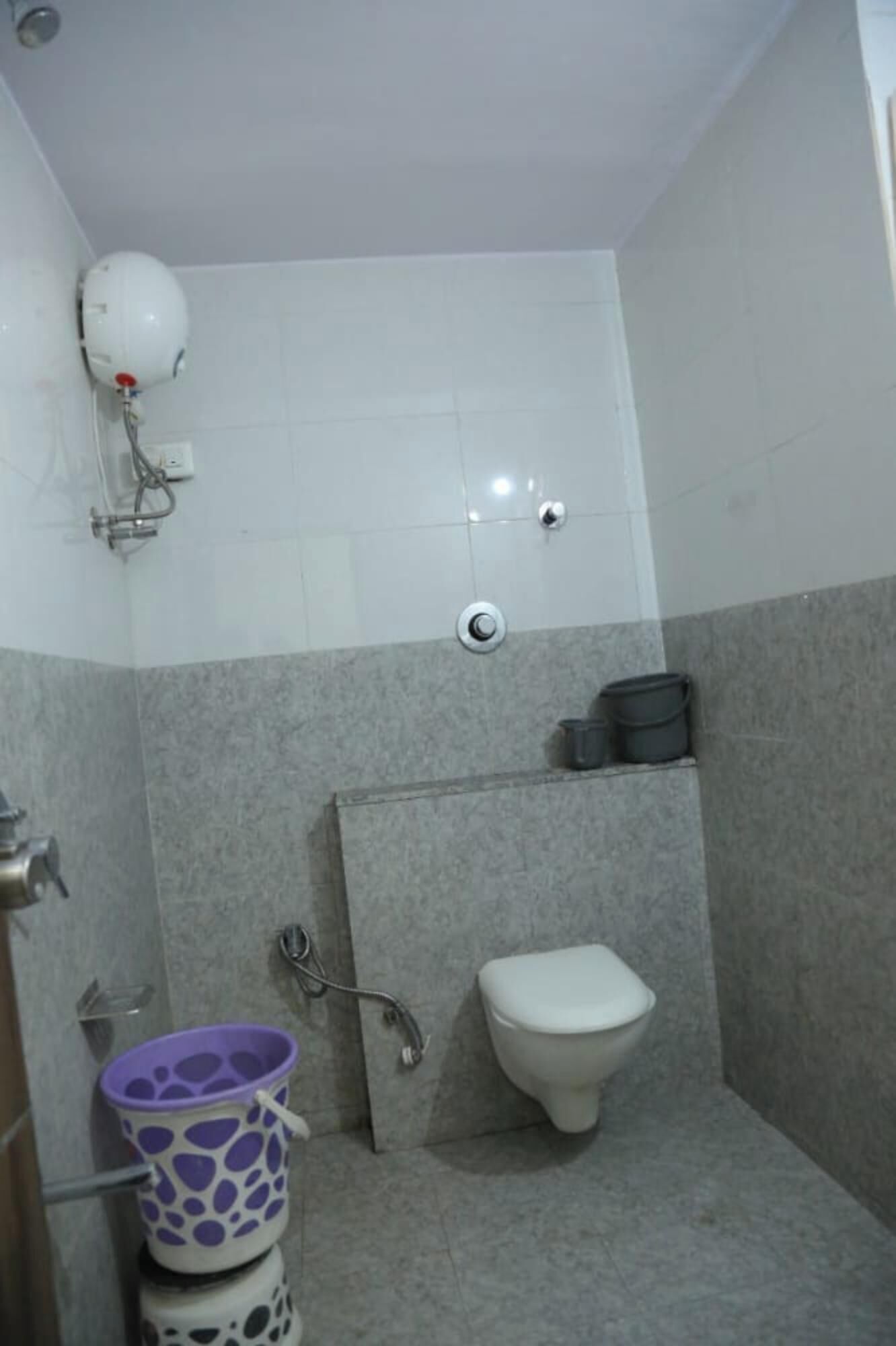 Deluxe Double Room, City View | Bathroom | Shower, free toiletries, towels