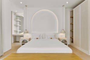 Vila, 2 quartos, piscina particular, vista para a piscina | Cofres nos quartos, escrivaninha, espaço de trabalho para notebook