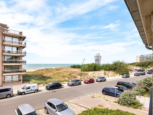 Stylish apartment with dune view near Idesbald