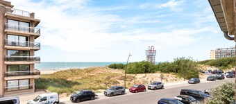 Stylish apartment with dune view near Idesbald