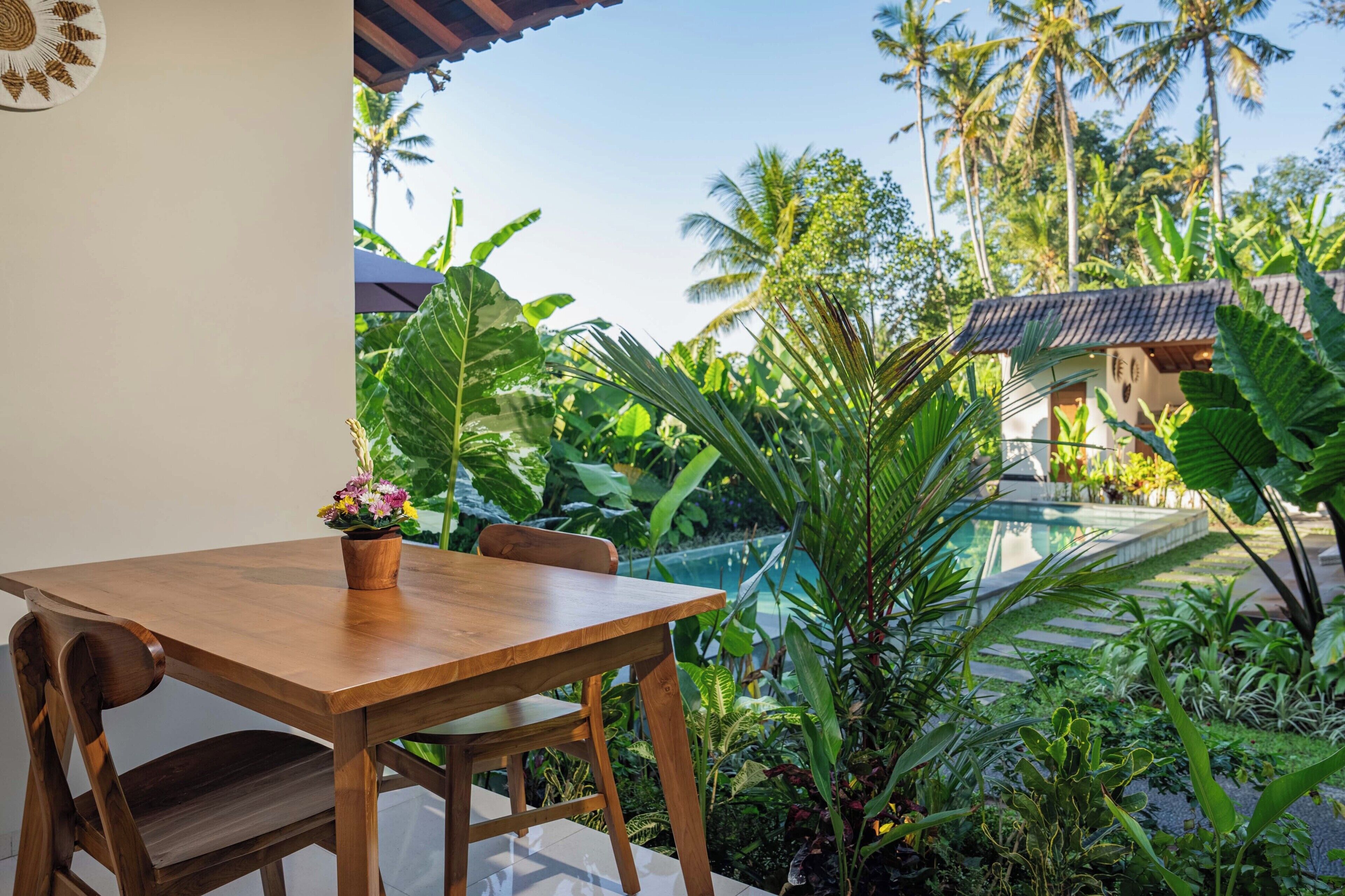 Villa, vista al jardín | Terraza o patio