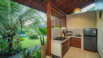 Villa, Garden View | Private kitchen