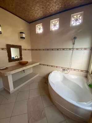 Bathroom - Dukuh Village Homestay & Villas (Tegallalang)