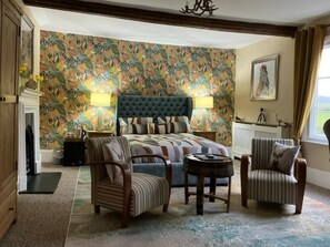 Superior Double Room, Garden View | Blackout curtains, soundproofing, iron/ironing board (on request) - Rorrington Hall Bed & Breakfast (Chirbury)