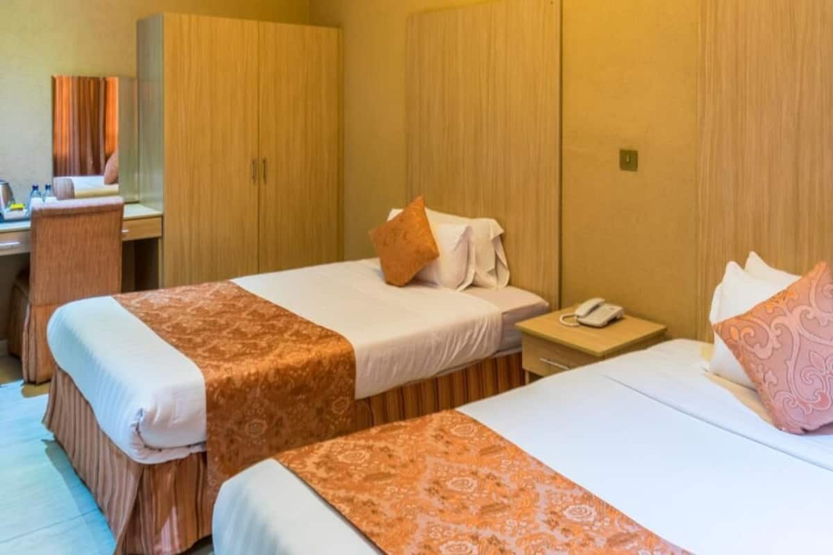 Habitación estándar con 2 camas individuales | Escritorio, espacio para trabajar con un portátil, wifi gratis