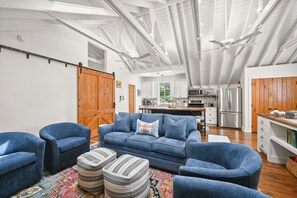 Living area - Artsy 3BR Retreat Near LSU & Highland (Baton Rouge)