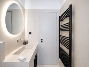 Bathroom - Nea Smyrni Signature Stay ΙΙ by ΜΡS (Nea Smirni)