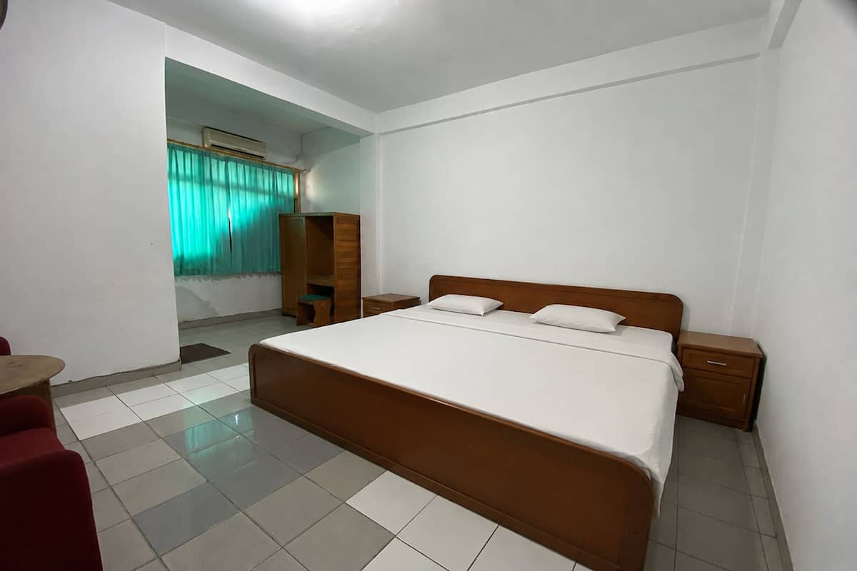 Free WiFi, bed sheets