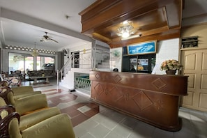 Reception - Hotel O near RS Awal Bros Sudirman (Pekanbaru)