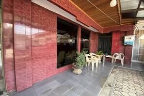 Lobby sitting area - Hotel O near RS Awal Bros Sudirman (Pekanbaru)
