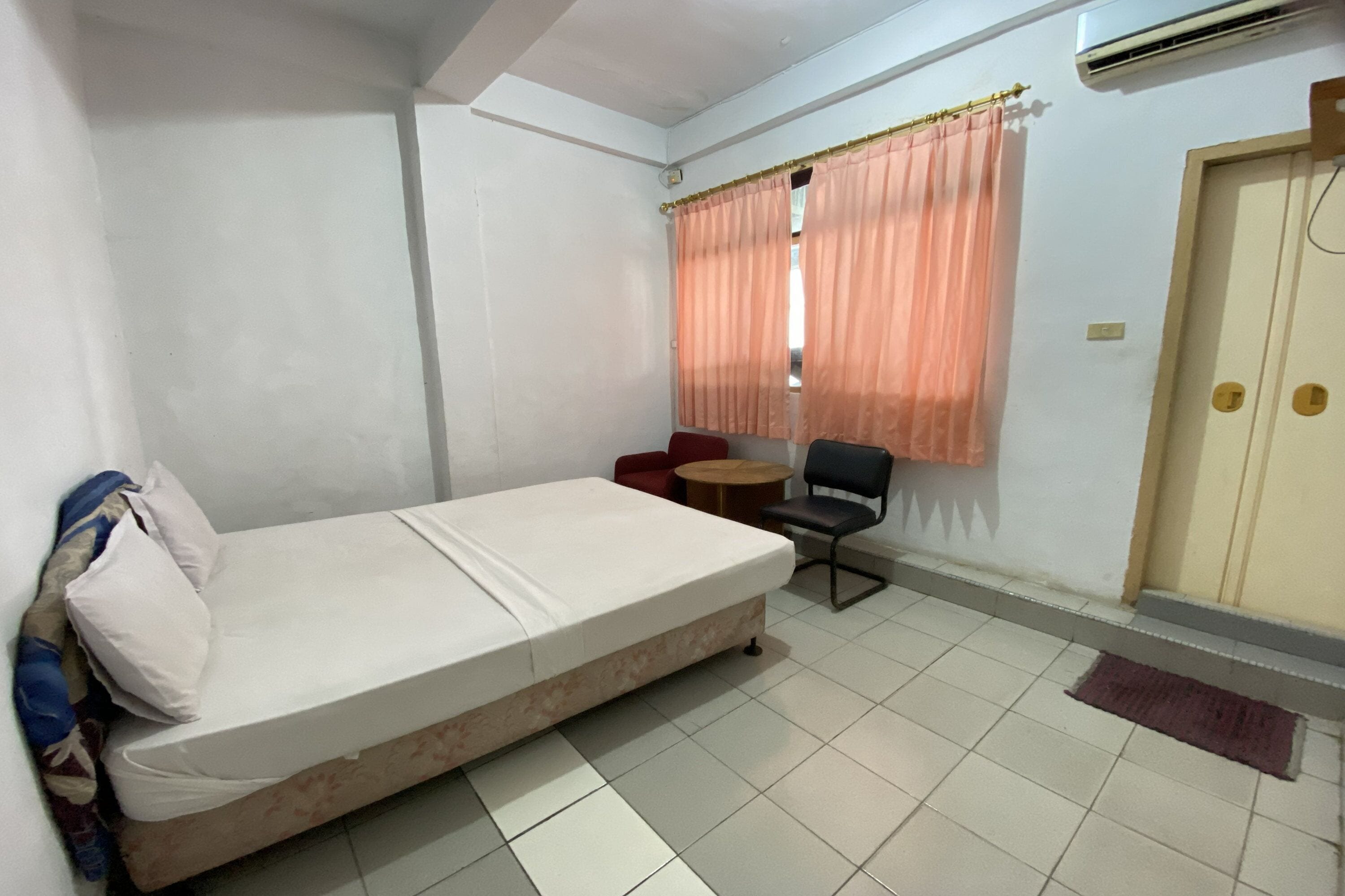 Standard Double Room | WiFi (free), bed sheets