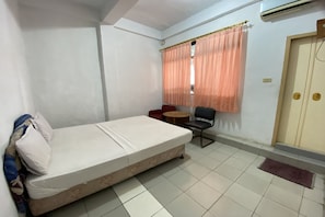 Free WiFi, bed sheets - Hotel O near RS Awal Bros Sudirman (Pekanbaru)