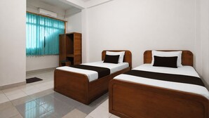 Deluxe Twin Room | Free WiFi, bed sheets - Hotel O near RS Awal Bros Sudirman (Pekanbaru)