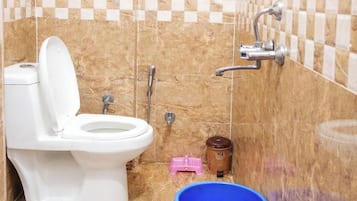 تجهيزات دش، دُش غزير، خف للقدمين، مناشف