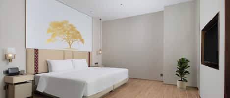 Executive Room, 1 King Bed, Partial Ocean View
