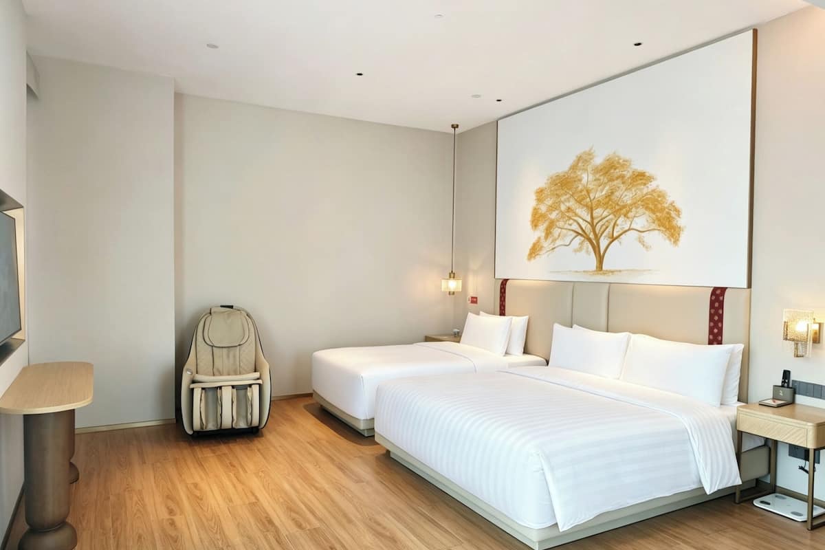 Phòng 2 giường đơn Executive, nhiều giường, quang cảnh một góc biển | Bàn 