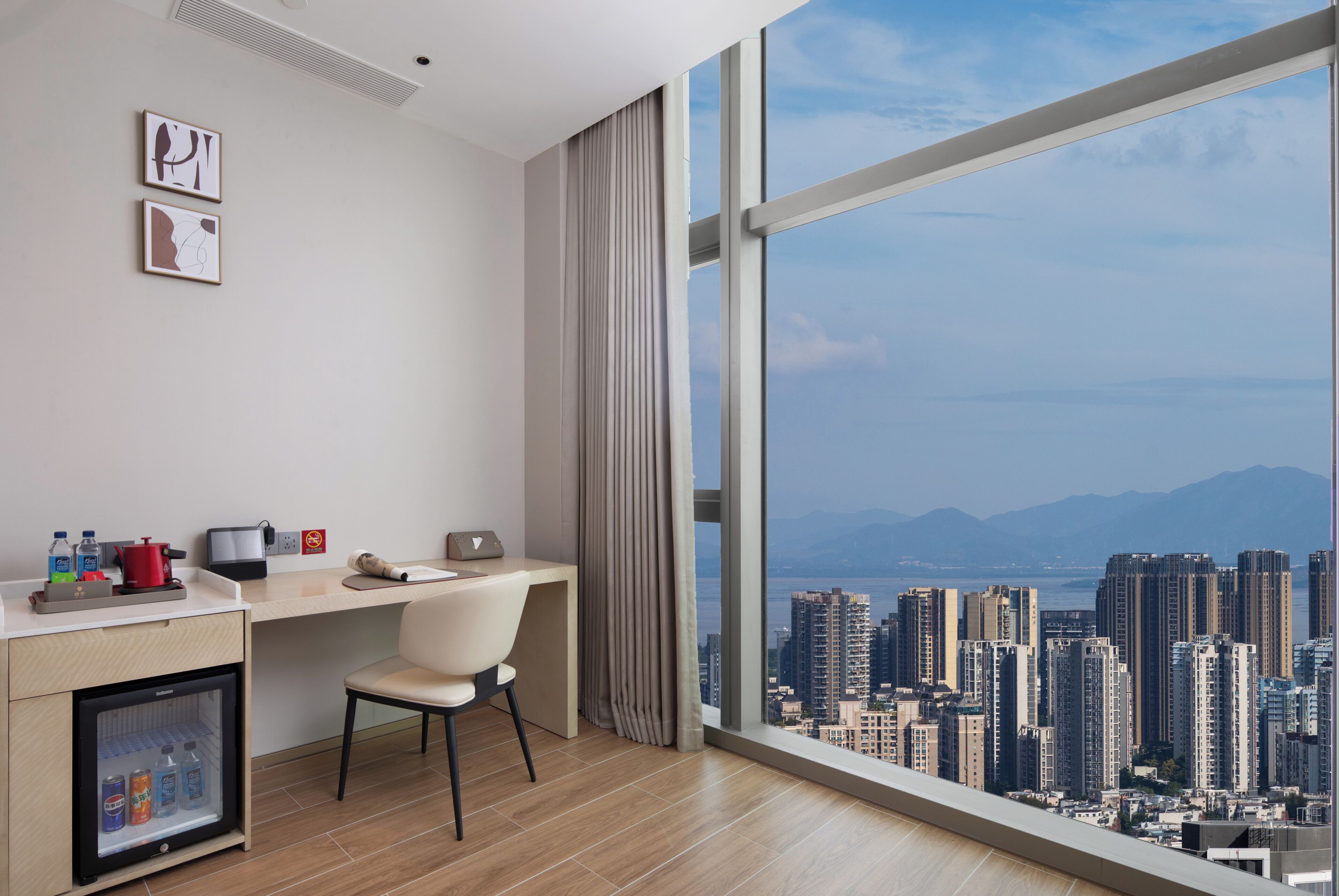 Comfort Twin Room, Multiple Beds, Partial Ocean View | Interior