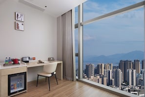 Phòng 2 giường đơn tiện nghi đơn giản, nhiều giường, quang cảnh một góc biển | Nội thất