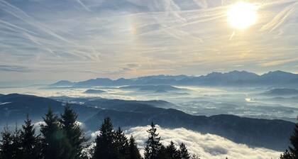 Traumhafter Panoramablick & Pistenspaß:
Ferienwohnung auf der Kanzelhöhe