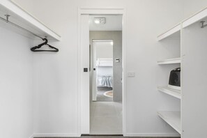 Interior - Mountain View Retreat | BBQ, Balcony & Parking (Glenorchy)