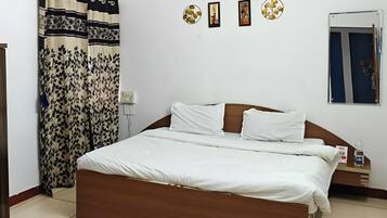 Deluxe Room | Desk, WiFi (free)