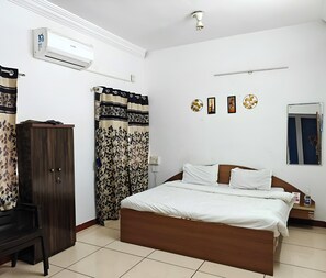 Deluxe Room - Hotel The One (Rajkot)
