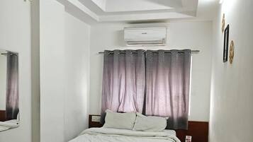 Deluxe Room | Desk, WiFi (free)