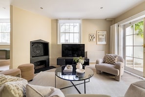 House | Living area - Sunlit Sands End Terrace & Garden (London)