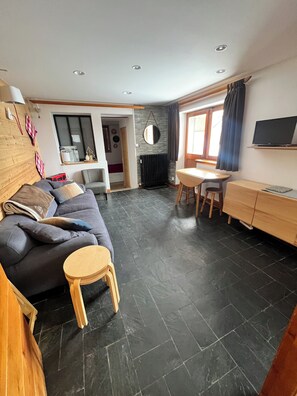 Living area - 3 Vallées - 2 1/2 -bedrooms apartment in Meribel perfect for ski and relaxing (Les Allues)