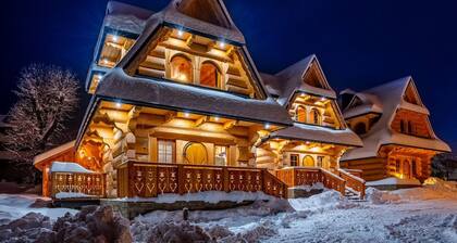 Stylish Highlander Holiday Home, Sauna, Jacuzzi
