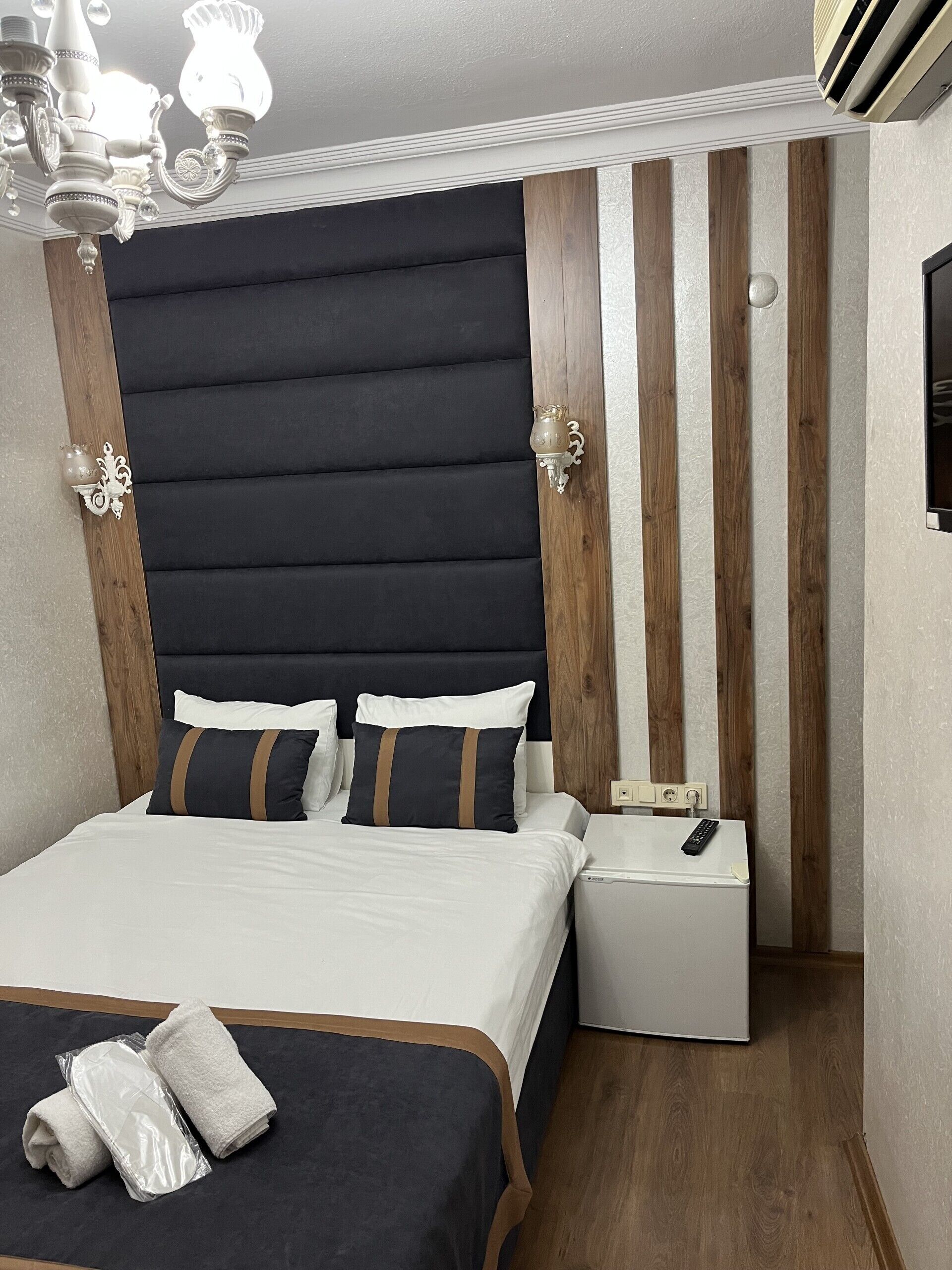 Economy Double Room | Laptop workspace, WiFi (free), bed sheets