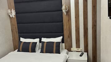 Economy Double Room | Laptop workspace, WiFi (free), bed sheets