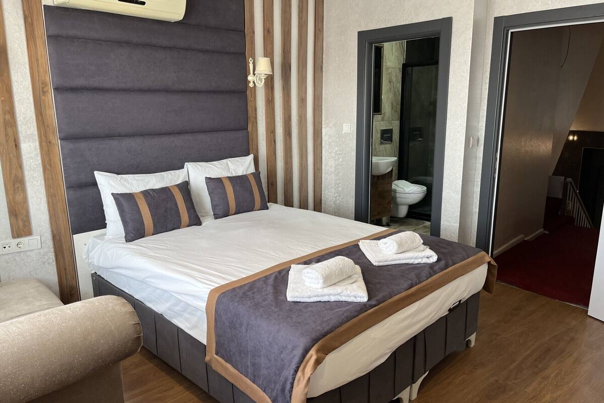 Economy Double Room | Laptop workspace, WiFi (free)