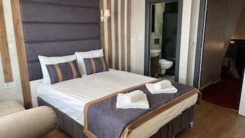 Economy Double Room | Laptop workspace, WiFi (free), bed sheets
