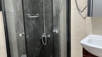 Economy Double Room | Bathroom | Shower, free toiletries, hair dryer, towels