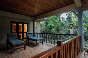Property grounds - SECLUDED RETREAT FOR COUPLES - A/C- WIFI (Hikkaduwa)