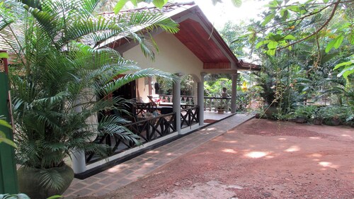 SECLUDED RETREAT FOR COUPLES - A/C- WIFI