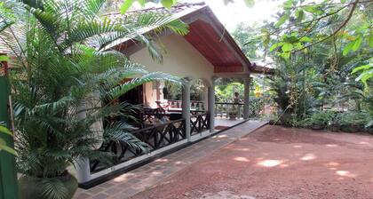 SECLUDED RETREAT FOR COUPLES - A/C- WIFI