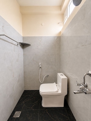 Deluxe Apartment, Hill View | Bathroom - Sri Abirami Homestays - Residency (Tiruvannamalai)