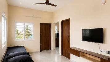 Deluxe Apartment, Hill View | WiFi (free)