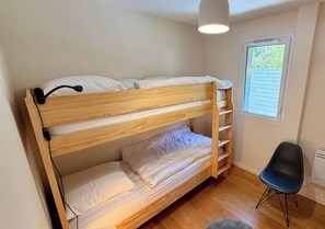 A bunk bed with a desk and chair, a window with blinds, and a ceiling light. - Le Belvédère de La Montille (sleeps 6) (Mont-Dore)