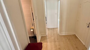 A narrow hallway with a wooden floor, white walls, and a door at the end. - Fenestre La Bourboule Park (4 people) (La Bourboule)