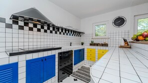 Coffee/tea maker, fridge, microwave, oven