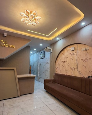 Lobby - Hotel Aaradhya (Ujjain)