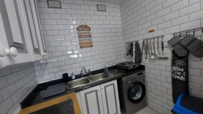Apartamento, 3 habitaciones, patio | Lavandería