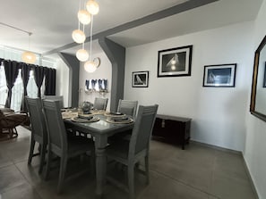Apartamento, 3 habitaciones, patio | Comedor