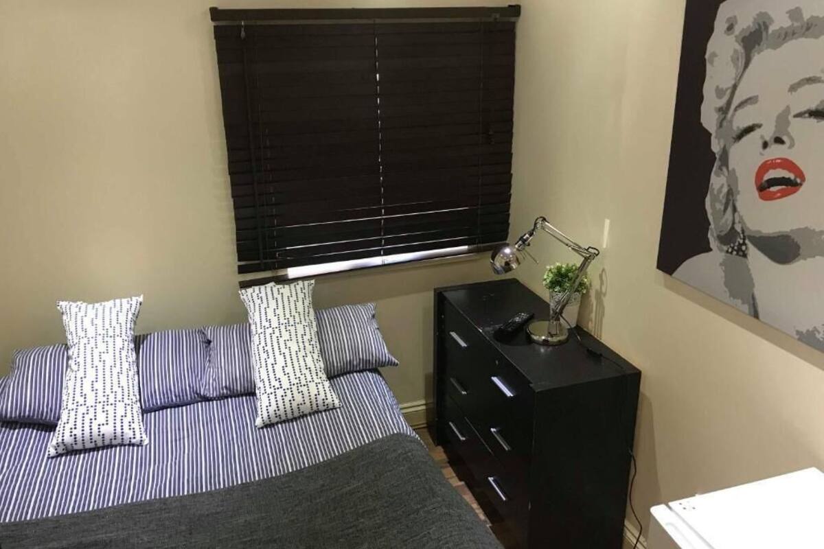 Habitación básica doble, 1 cama matrimonial, para no fumadores, patio | Wifi gratis y ropa de cama